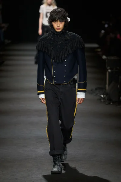 Look 8